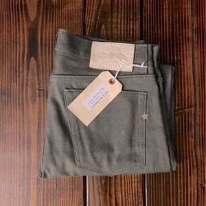 Brave Star THE SLIM STRAIGHT
12 oz 'Forest Grey
Japan selvage Denim
